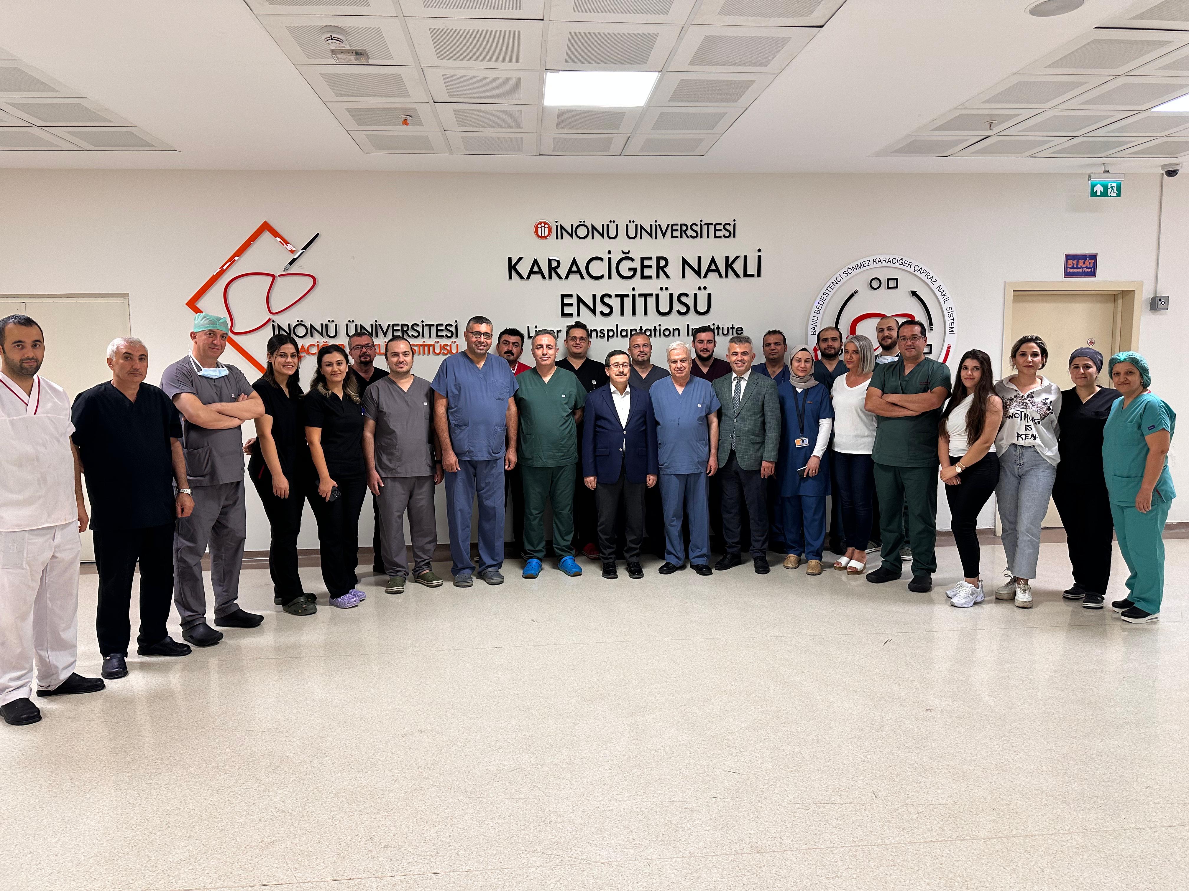 ​​​​Dünya Tıp Tarihinde Bir İlk: Yedili çapraz karaciğer nakli!